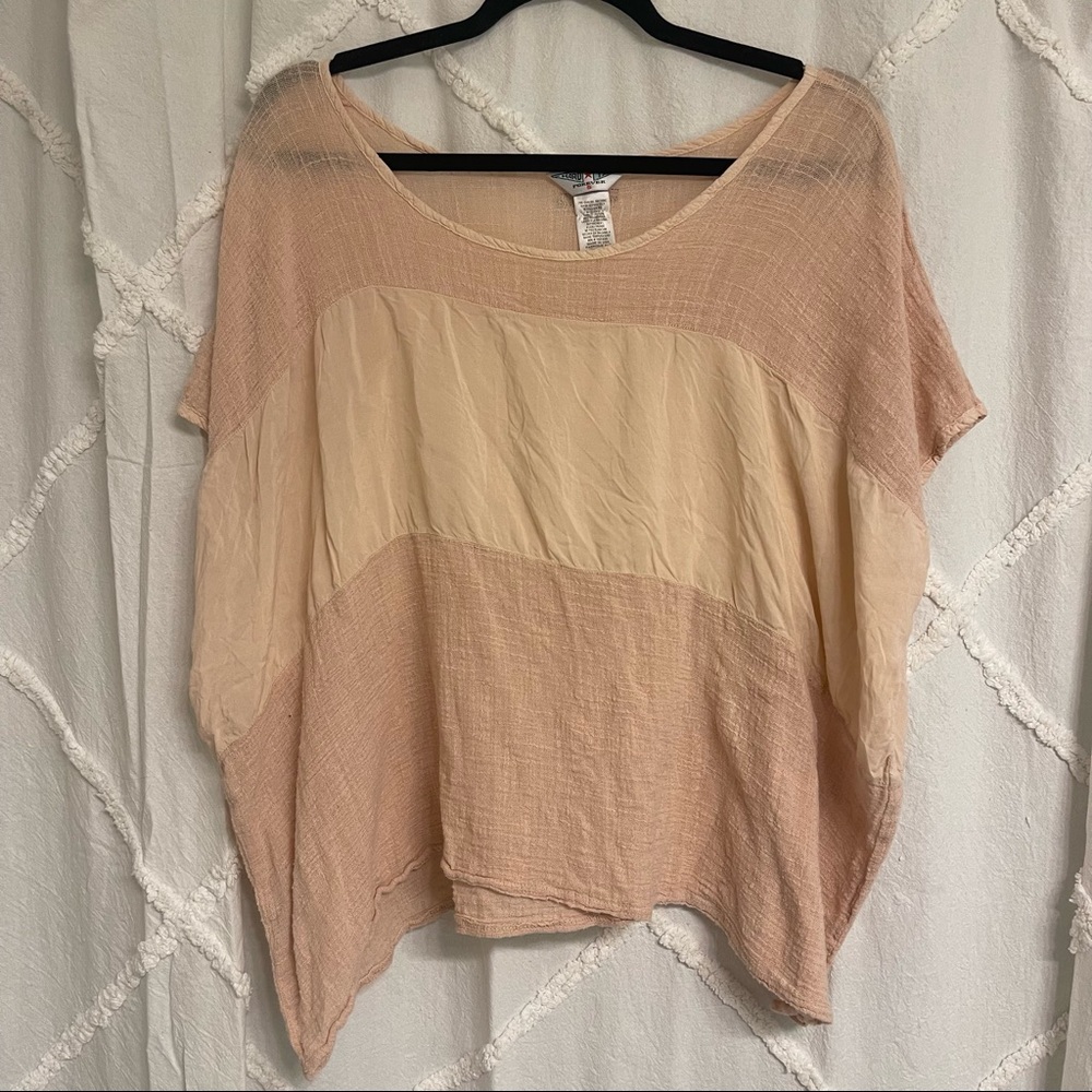 Hard Tail monochromatic short sleeve top